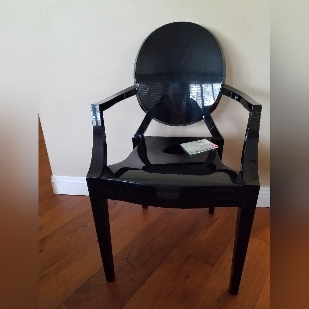 Kartell glossy black Louis Ghost chair